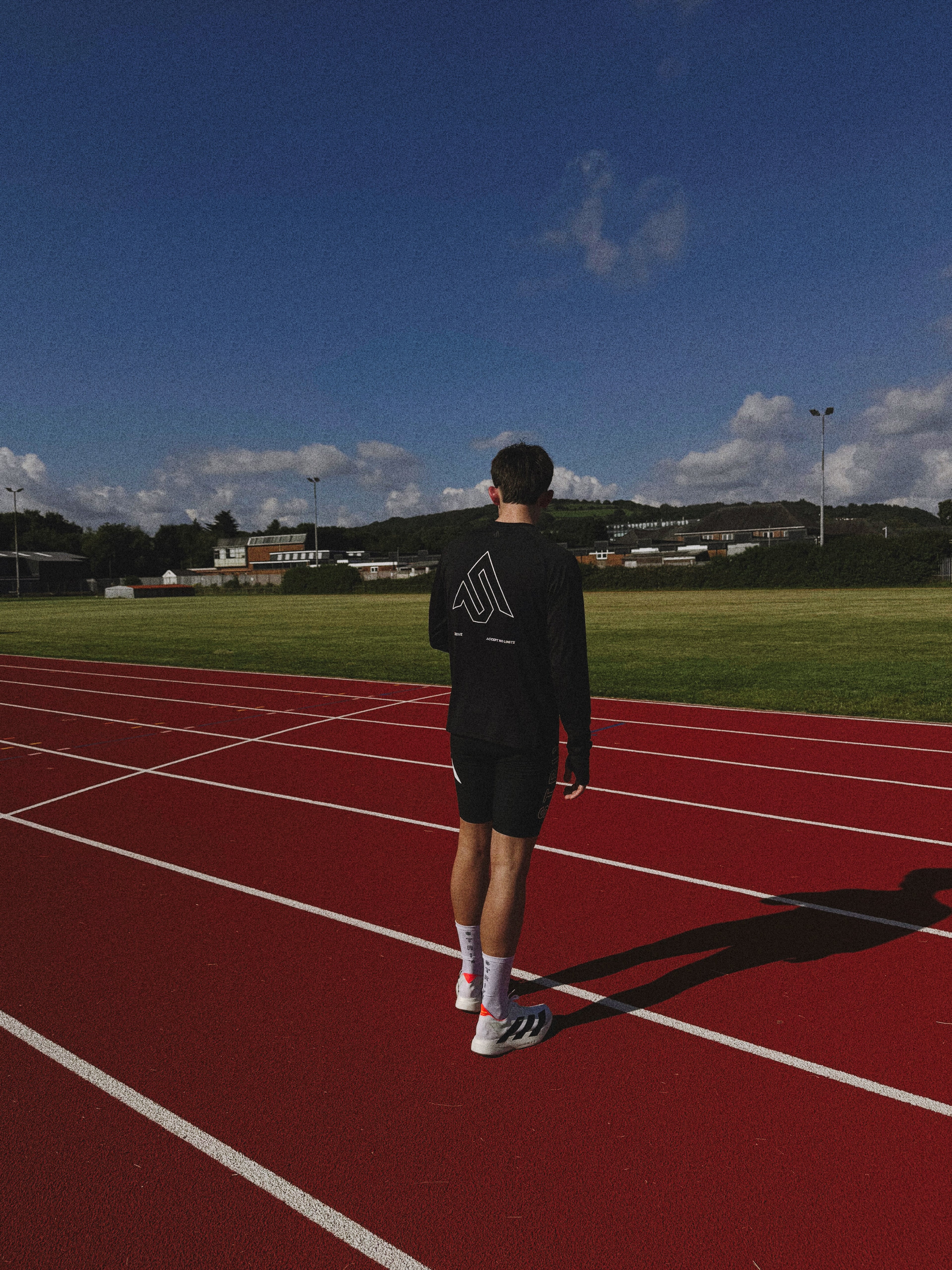 Outline S Logo L/S Performance Tee