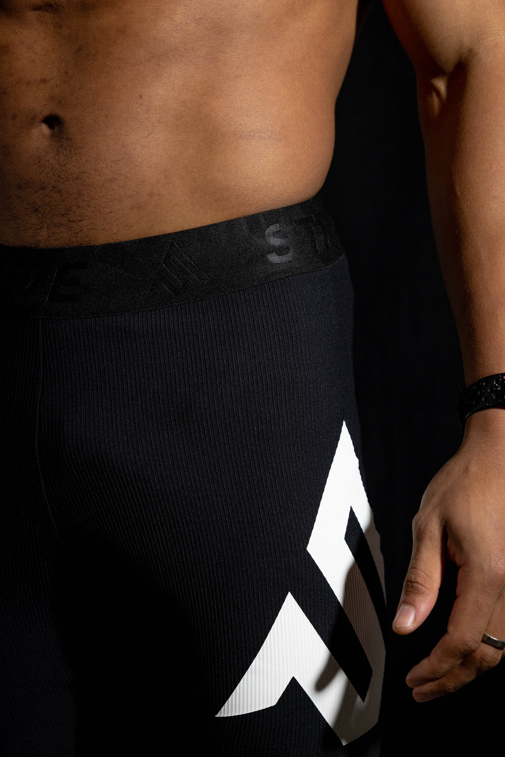 Core Reflective Half Tights - Black