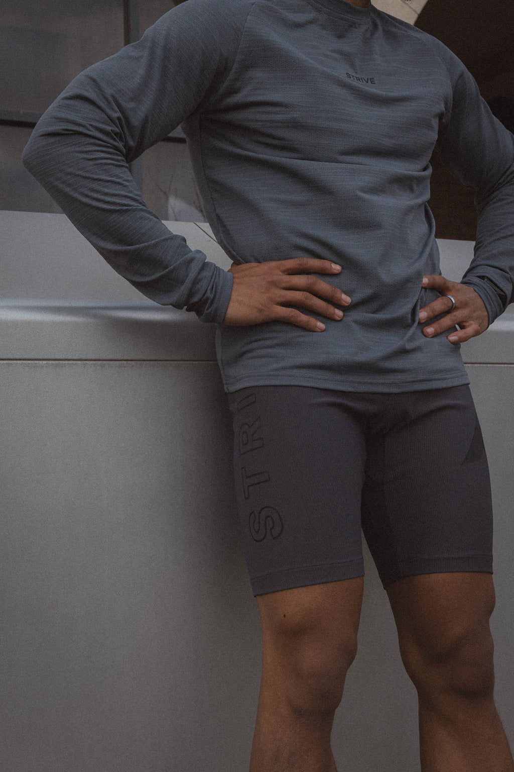 Outline S Logo L/S Performance Tee - Stealth Grey