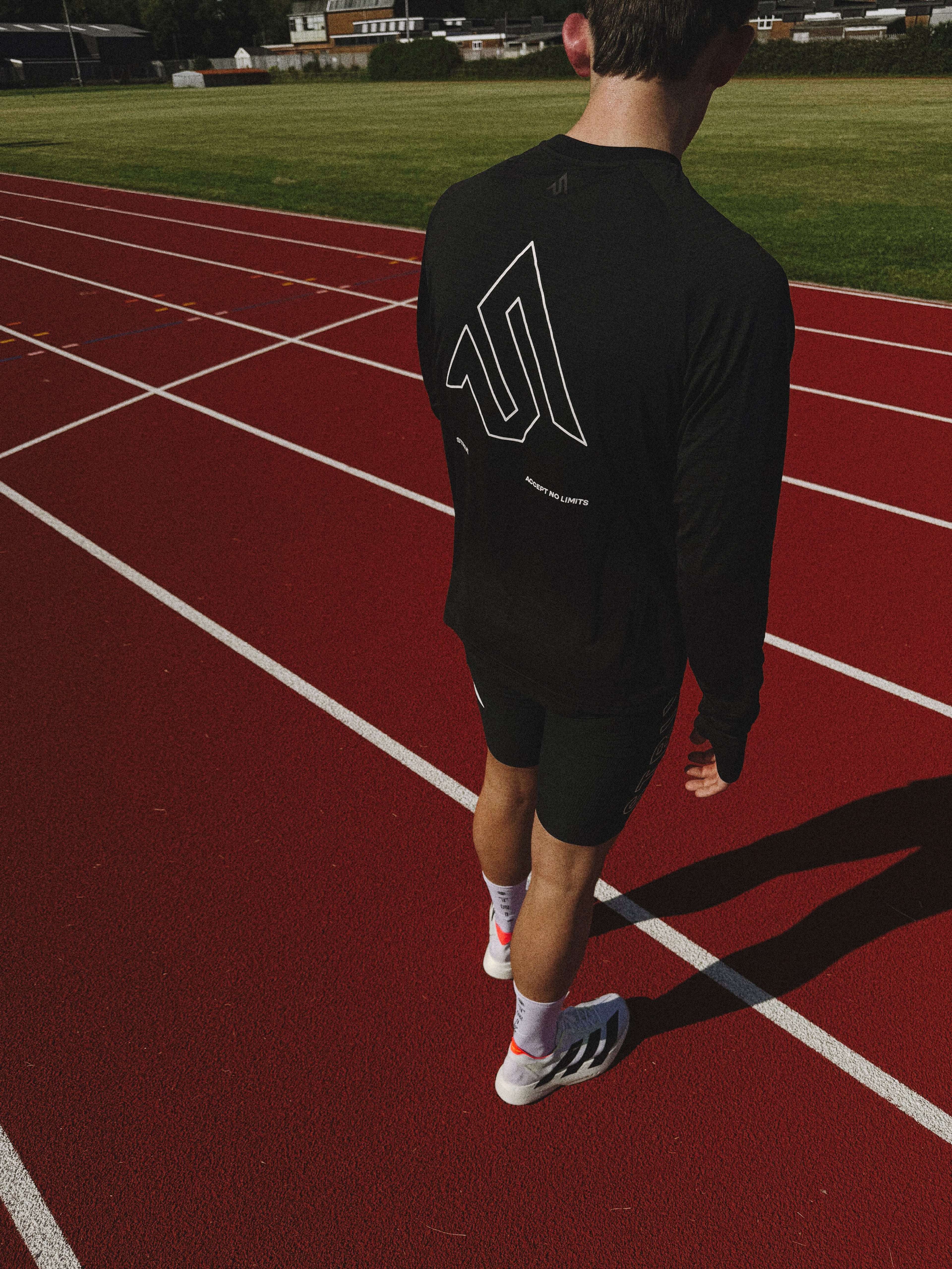 Outline S Logo L/S Performance Tee