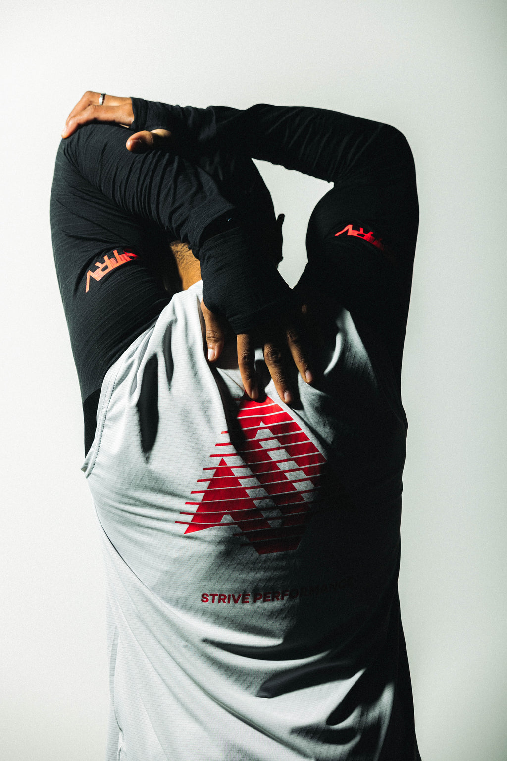 Motion S Logo Cut Off - Chalk Grey/Crimson