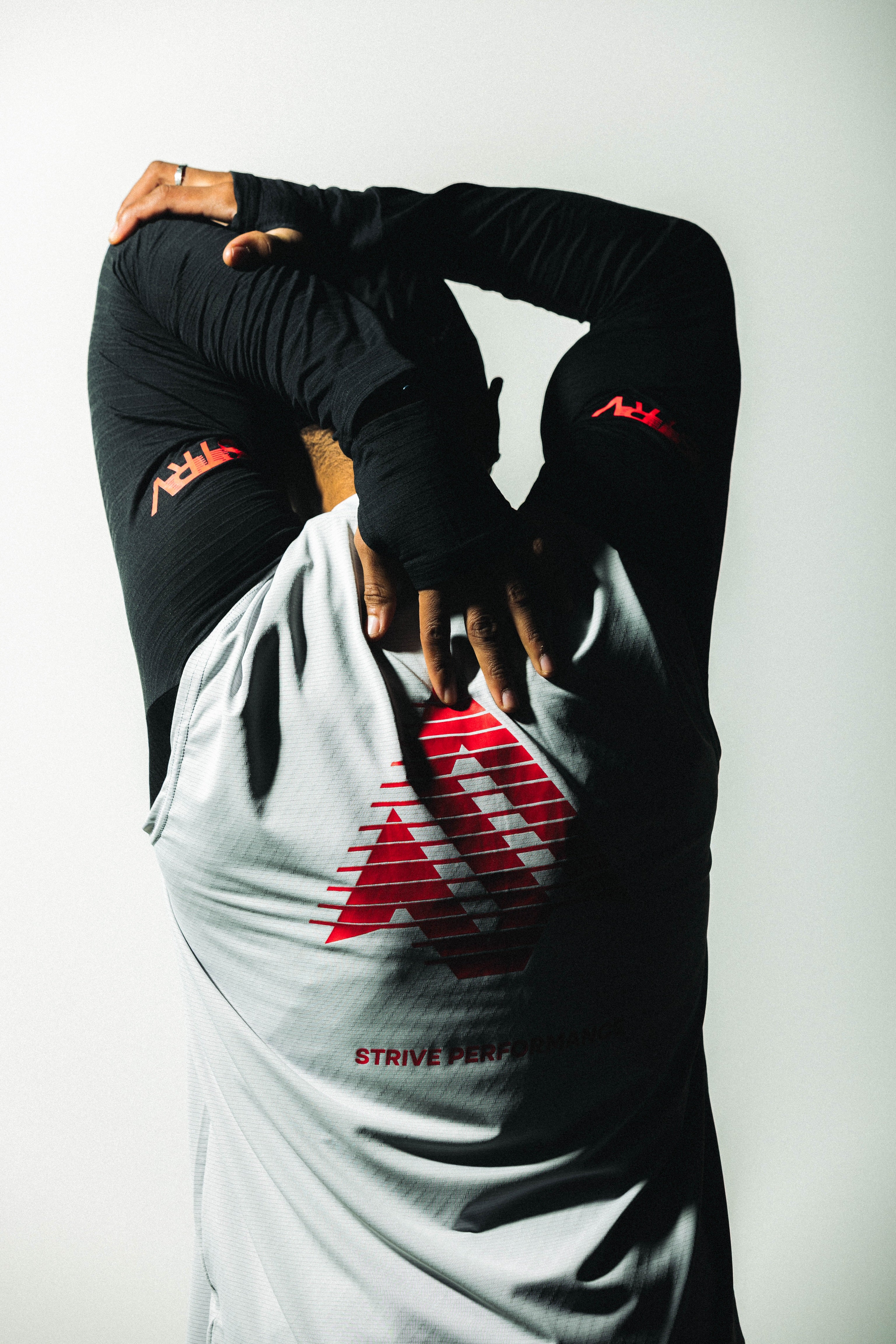 Motion S Logo Cut Off - Chalk Grey/Crimson